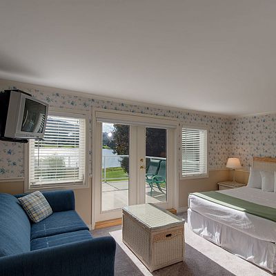  Manor House Room